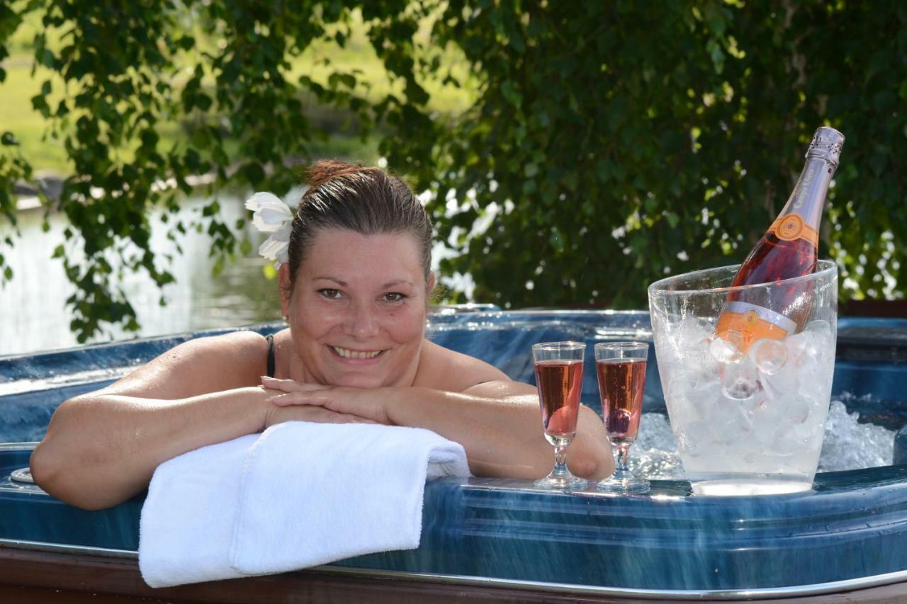 Revontuli Resort Glass Igloos Hankasalmi Екстер'єр фото